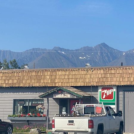Glacier View Inn Haines Junction Exterior photo