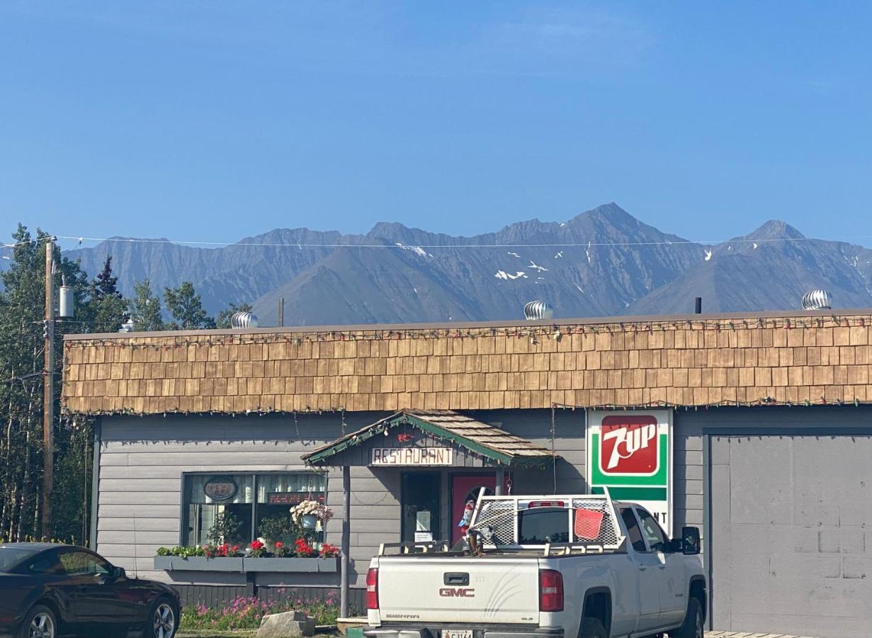 Glacier View Inn Haines Junction Exterior photo